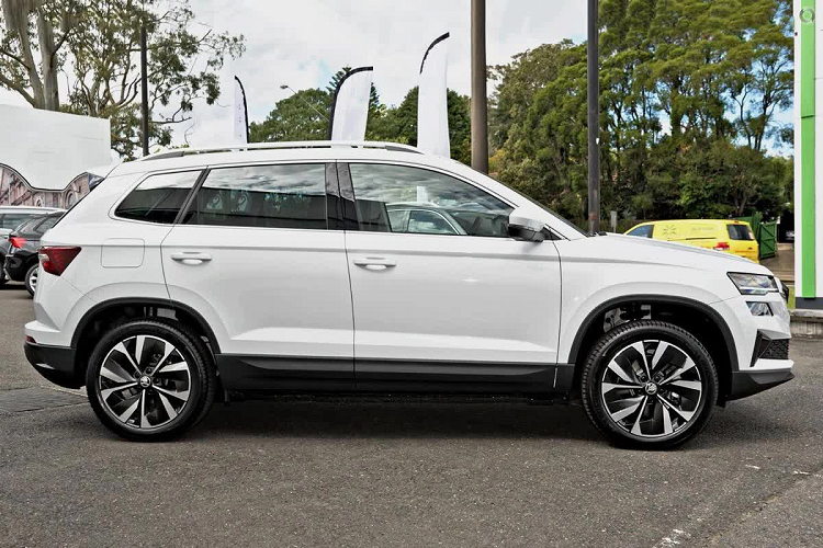 Can canh SUV do thi Skoda Karoq tai Viet Nam, 