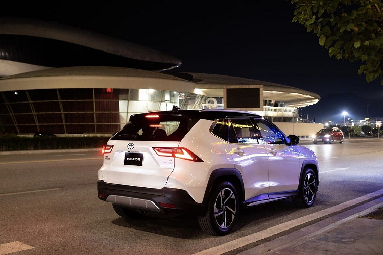 Toyota Yaris Cross 2023 tu 740 trieu dong lan banh tai Viet Nam-Hinh-2