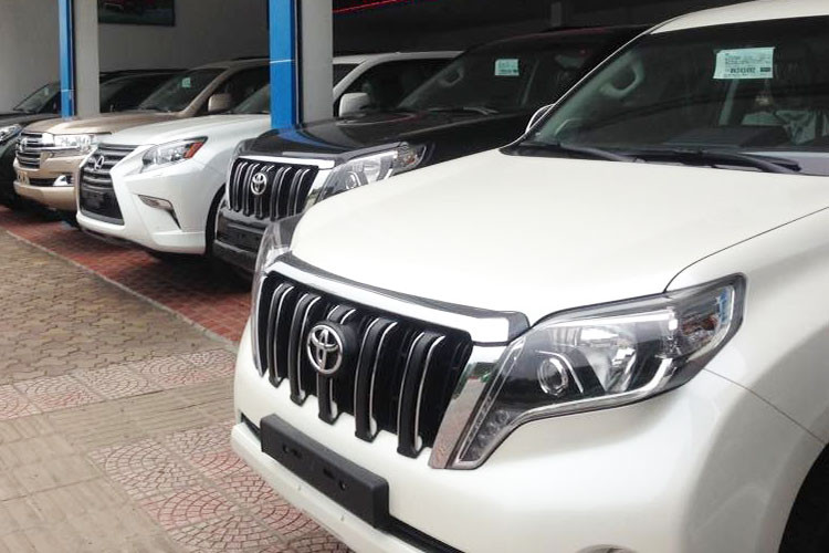 Dân buôn ôtô cũ “lao đao” sau khi biển số định danh áp dụng Dan buon oto cu “lao dao” sau khi bien so dinh danh ap dung