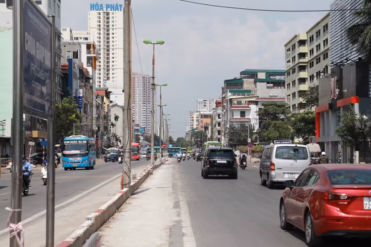 Can canh con duong khong bong cay, nong nhat Thu do-Hinh-2