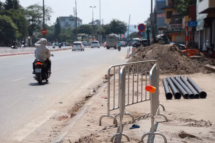 Can canh con duong khong bong cay, nong nhat Thu do-Hinh-10