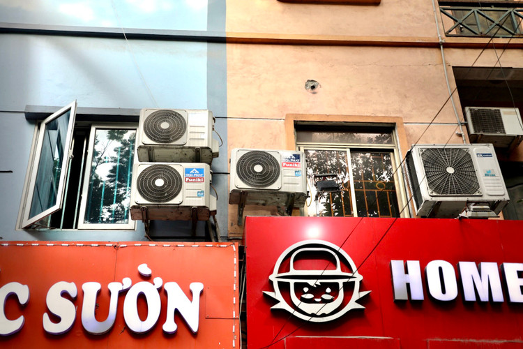 Ha Noi: Hiem hoa tu hang van cuc nong dieu hoa phoi nang, mua-Hinh-14