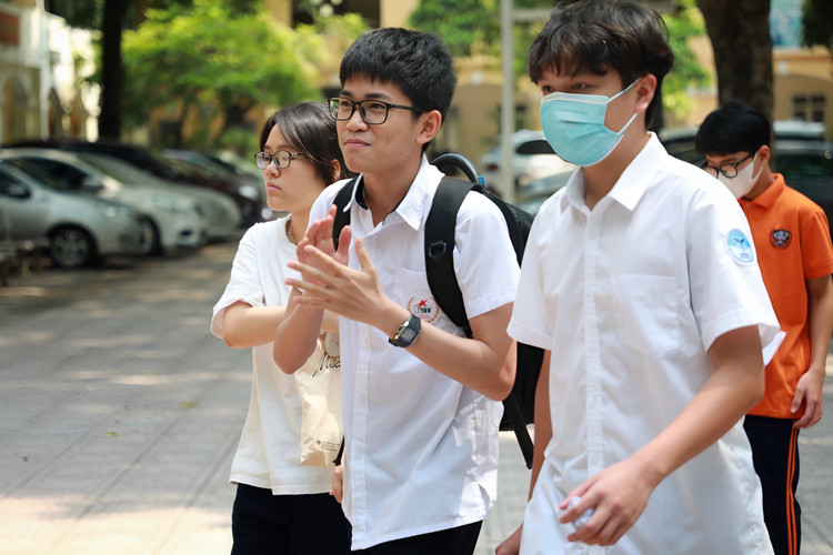 Thi sinh nghen ngao vi trung tu “Nhung ngoi sao xa xoi“-Hinh-9