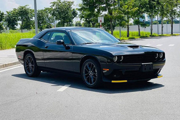 Là phiên bản tiêu chuẩn nên Dodge Challenger GT 2021 sử dụng động cơ xăng V6 dung tích 3.6L cho công suất cực đại 305 mã lực và mô-men xoắn 363 Nm. Cỗ máy trên kết hợp số tự động 8 cấp và hệ dẫn động 4 bánh. Ngoài ra, khách hàng còn có thêm lựa chọn phiên bản cao cấp với động cơ V8 dung tích 6.2L cho công suất đến 717 mã lực.