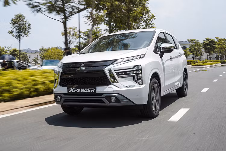 Năm nay có lẽ vẫn là một năm thành công của mẫu MPV "quốc dân" sau hơn 3 năm gia nhập thị trường Việt. Mitsubishi Xpander phiên bản nâng cấp 2022 mới được ra mắt vào ngày 13/6 và được phân phối với 4 phiên bản, đi kèm giá bán 555-688 triệu đồng.