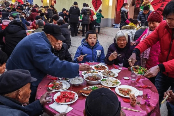 Mời tiệc nhưng cả làng không đến, nguyên nhân ai cũng đồng tình - Hình 2 Moi tiec nhung ca lang khong den, nguyen nhan ai cung dong tinh-Hinh-2