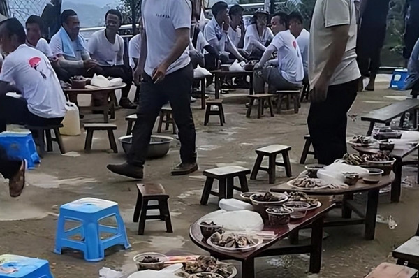 Mời tiệc nhưng cả làng không đến, nguyên nhân ai cũng đồng tình - Hình 8 Moi tiec nhung ca lang khong den, nguyen nhan ai cung dong tinh-Hinh-8