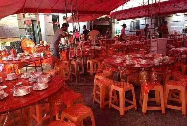 Mời tiệc nhưng cả làng không đến, nguyên nhân ai cũng đồng tình - Hình 3 Moi tiec nhung ca lang khong den, nguyen nhan ai cung dong tinh-Hinh-3