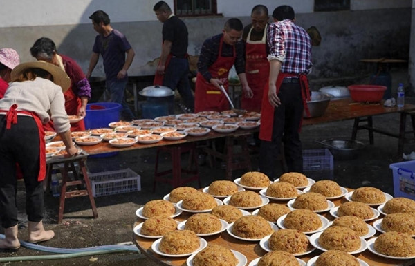 Mời tiệc nhưng cả làng không đến, nguyên nhân ai cũng đồng tình - Hình 9 Moi tiec nhung ca lang khong den, nguyen nhan ai cung dong tinh-Hinh-9