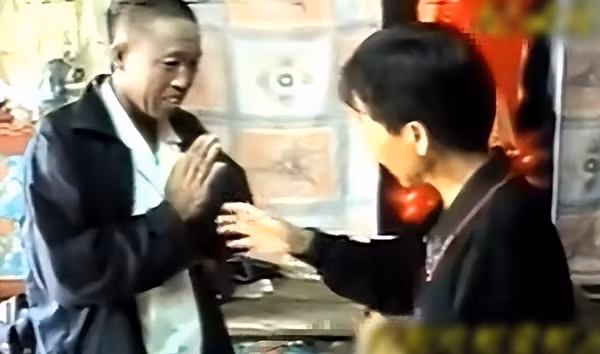 Săn rắn ăn thịt, lão nông hóa 'người rắn' đáng sợ và sự thật - Hình 14 San ran an thit, lao nong hoa 'nguoi ran' dang so va su that-Hinh-14