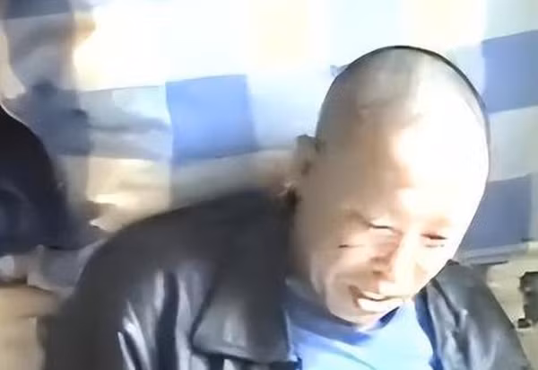 Săn rắn ăn thịt, lão nông hóa 'người rắn' đáng sợ và sự thật - Hình 9 San ran an thit, lao nong hoa 'nguoi ran' dang so va su that-Hinh-9