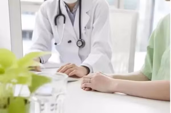 Bac si thuong xuyen chong mat, lap camera phat hien chuyen rung minh-Hinh-12