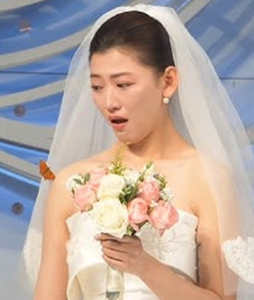 Con bướm bất ngờ đậu lên vai cô dâu và lời hứa nhiệm màu - Hình 8 Con buom bat ngo dau len vai co dau va loi hua nhiem mau-Hinh-8