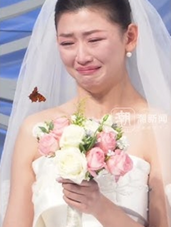 Con bướm bất ngờ đậu lên vai cô dâu và lời hứa nhiệm màu - Hình 9 Con buom bat ngo dau len vai co dau va loi hua nhiem mau-Hinh-9