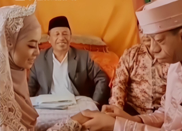 Người 'mặt ngựa' như bị nguyền rủa và câu chuyện đổi đời ngoạn mục - Hình 15 Nguoi 'mat ngua' nhu bi nguyen rua va cau chuyen doi doi ngoan muc-Hinh-15