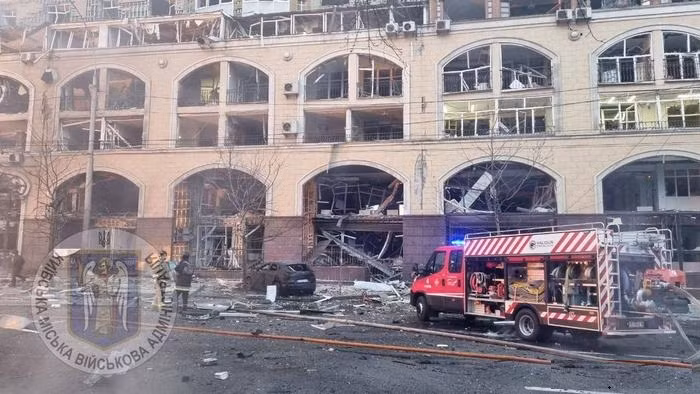 Don tra dua bang 5 ten lua Kinzhal vao Cuc An ninh Ukraine-Hinh-7