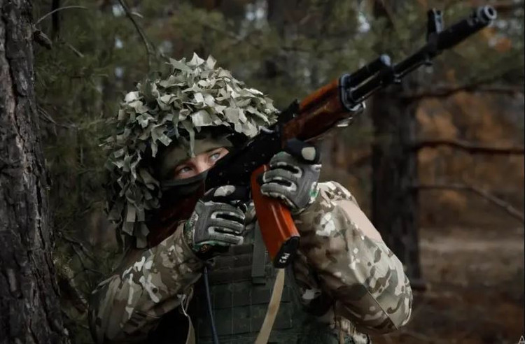 Quan Nga siet vong vay, “thit chat thong long” o Kurakhove-Hinh-5