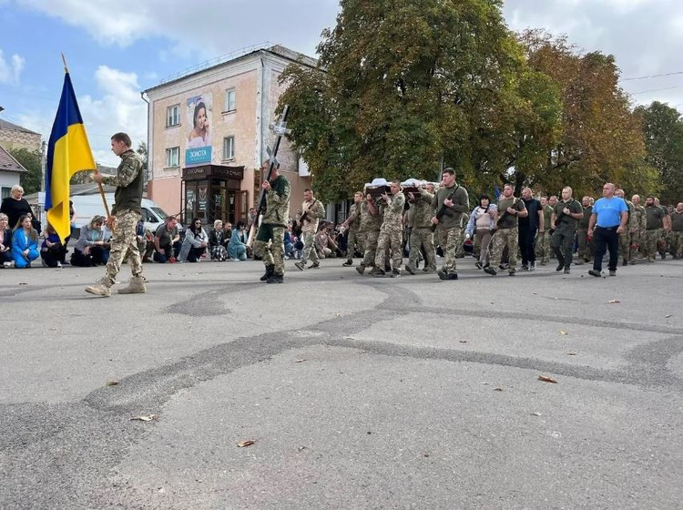 Mat Ugledar, mot tieu doan truong Quan doi Ukraine tu sat