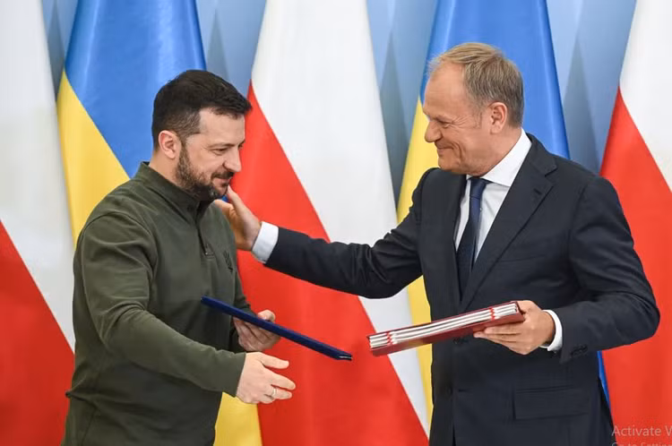 Nga danh chim pha cho linh phuong Tay tu Rumani vao Ukraine-Hinh-9