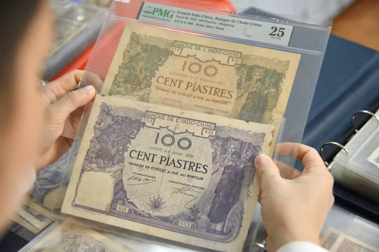 Nguoi co bo suu tap tien co hon 10.000 to-Hinh-10