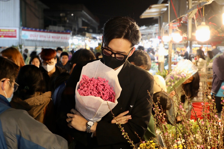 Quang Ba: Cam dong canh dang may rau xuyen dem chon hoa dip 8/3-Hinh-10