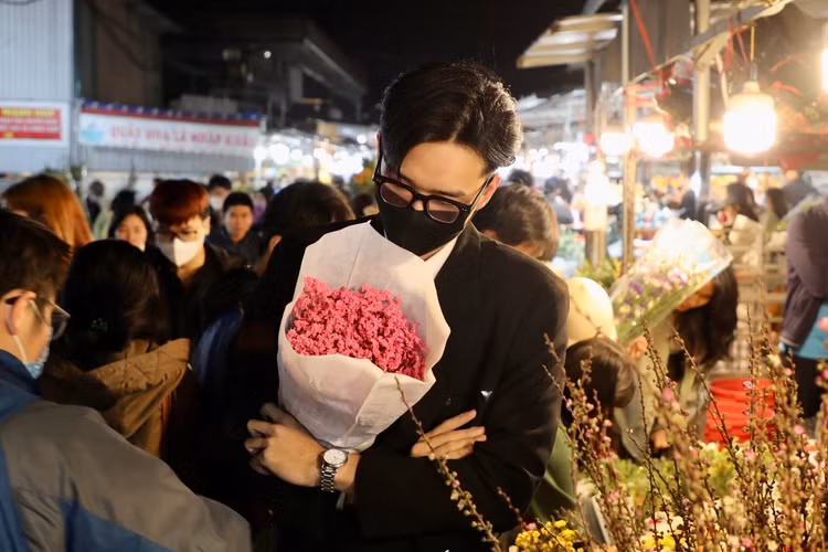 Quang Ba: Cam dong canh dang may rau xuyen dem chon hoa dip 8/3-Hinh-10