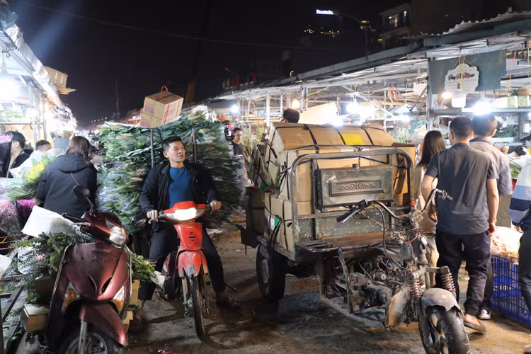 Quang Ba: Cam dong canh dang may rau xuyen dem chon hoa dip 8/3-Hinh-11