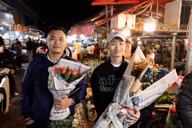 Quang Ba: Cam dong canh dang may rau xuyen dem chon hoa dip 8/3-Hinh-9