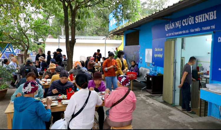 Ha Noi: Am long voi quan com 2000 danh cho benh nhan ung thu-Hinh-2