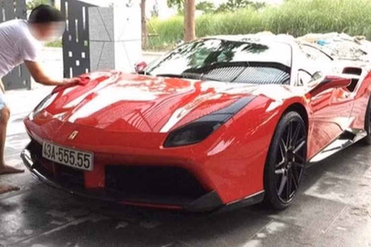 Tan thay Ferrari 488 GTB 