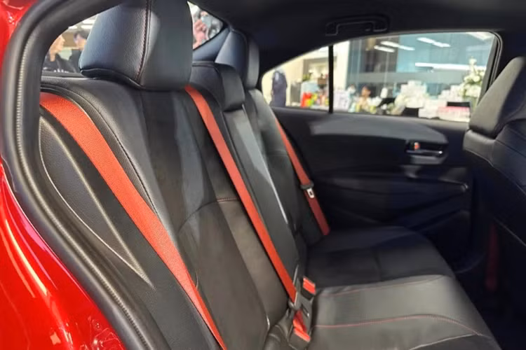 Can canh Toyota Corolla Altis GR Sport 2025 hon 834 trieu dong-Hinh-5