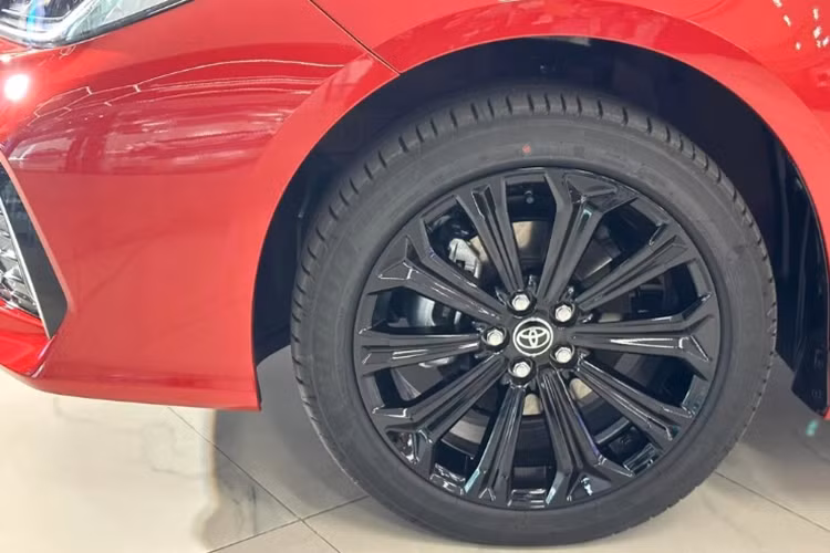 Can canh Toyota Corolla Altis GR Sport 2025 hon 834 trieu dong-Hinh-6