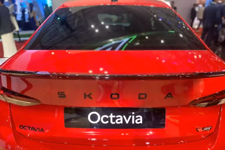 Đây là động cơ hiện đang được dùng cho Volkswagen Golf GTI. Động cơ kết hợp cùng hộp số tự động ly hợp kép DSG 7 cấp, hệ dẫn động cầu trước và khóa vi sai chống trượt điều khiển điện tử.