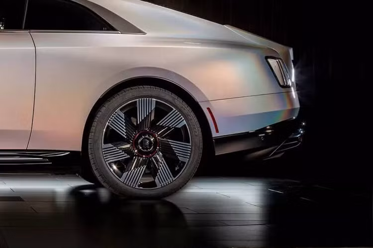 Ra mat Rolls-Royce Spectre Lunaflair sieu sang 