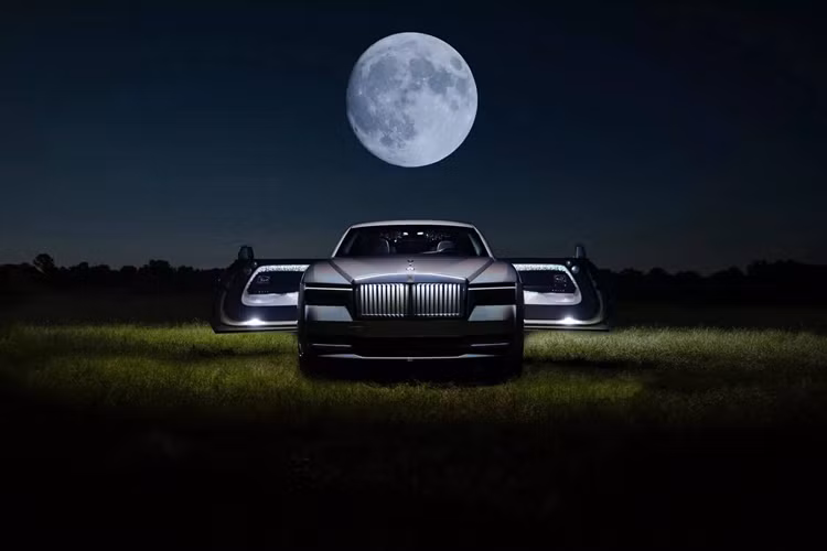 Ra mat Rolls-Royce Spectre Lunaflair sieu sang 