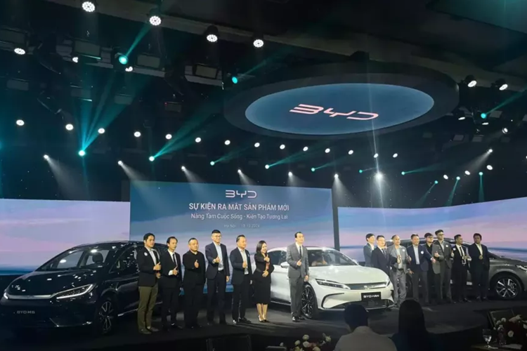 BYD M6 giá 756 triệu tại Việt Nam, đối thủ Toyota Innova Cross - Hình 2 BYD M6 gia 756 trieu tai Viet Nam, doi thu Toyota Innova Cross-Hinh-2