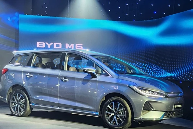 BYD M6 giá 756 triệu tại Việt Nam, đối thủ Toyota Innova Cross - Hình 4 BYD M6 gia 756 trieu tai Viet Nam, doi thu Toyota Innova Cross-Hinh-4