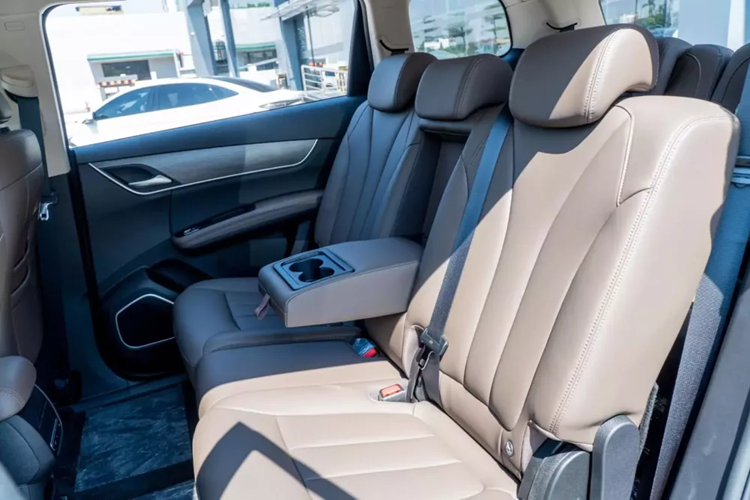 BYD M6 giá 756 triệu tại Việt Nam, đối thủ Toyota Innova Cross - Hình 6 BYD M6 gia 756 trieu tai Viet Nam, doi thu Toyota Innova Cross-Hinh-6