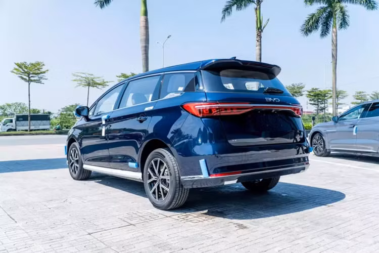 BYD M6 giá 756 triệu tại Việt Nam, đối thủ Toyota Innova Cross - Hình 12 BYD M6 gia 756 trieu tai Viet Nam, doi thu Toyota Innova Cross-Hinh-12