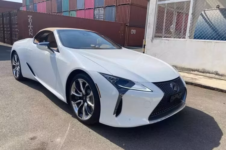 Lexus LC 500 Convertible hon 10 ty doc nhat Viet Nam 