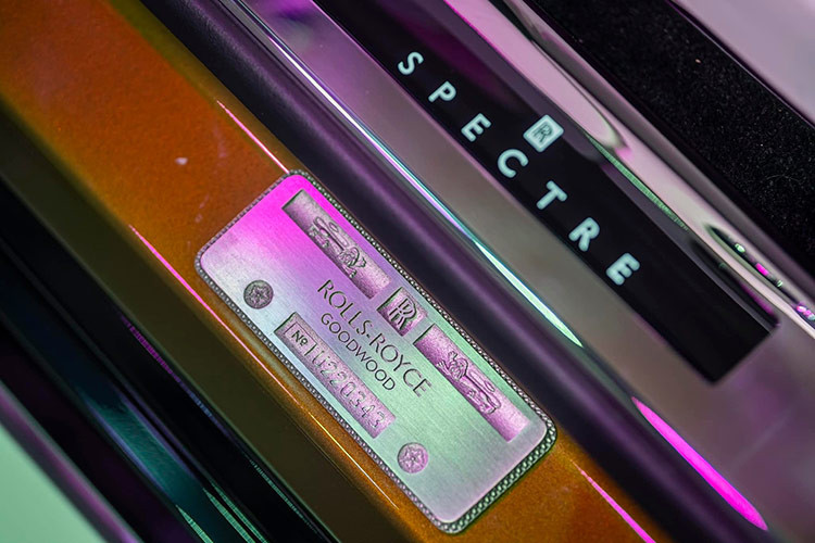 Rolls-Royce Spectre thứ 2 của đại gia Sài Gòn, không dưới 25 tỷ - Hình 8 Rolls-Royce Spectre thu 2 cua dai gia Sai Gon, khong duoi 25 ty-Hinh-8