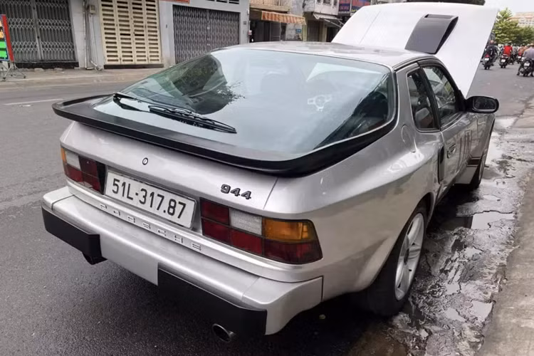 Porsche 944 của Qua Vũ "bỏ xó" gần 1 năm, lần đầu xuống phố - Hình 5 Porsche 944 cua Qua Vu