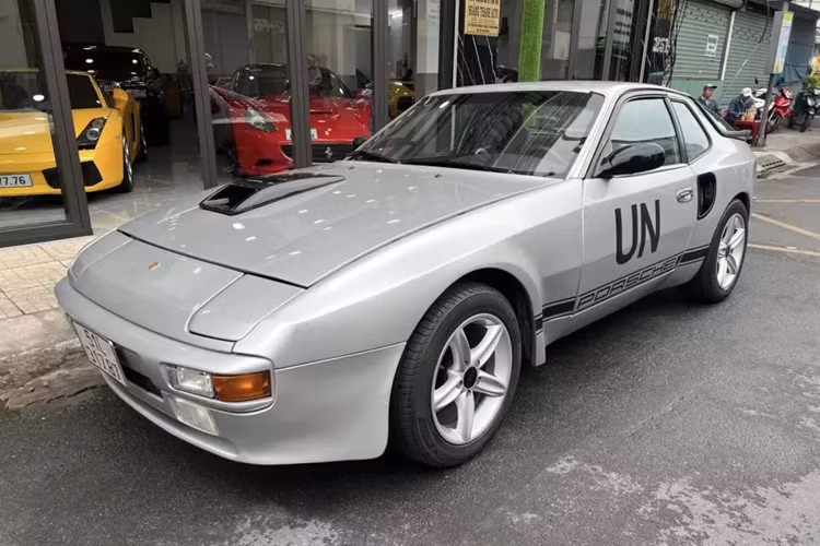 Porsche 944 của Qua Vũ "bỏ xó" gần 1 năm, lần đầu xuống phố - Hình 3 Porsche 944 cua Qua Vu