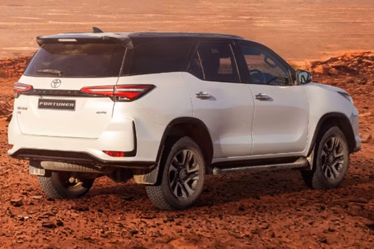 Toyota Fortuner hybrid sắp được mở bán tại Đông Nam Á - Hình 3 Toyota Fortuner hybrid sap duoc mo ban tai Dong Nam A-Hinh-3