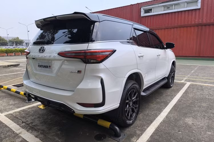 Toyota Fortuner hybrid sắp được mở bán tại Đông Nam Á - Hình 6 Toyota Fortuner hybrid sap duoc mo ban tai Dong Nam A-Hinh-6