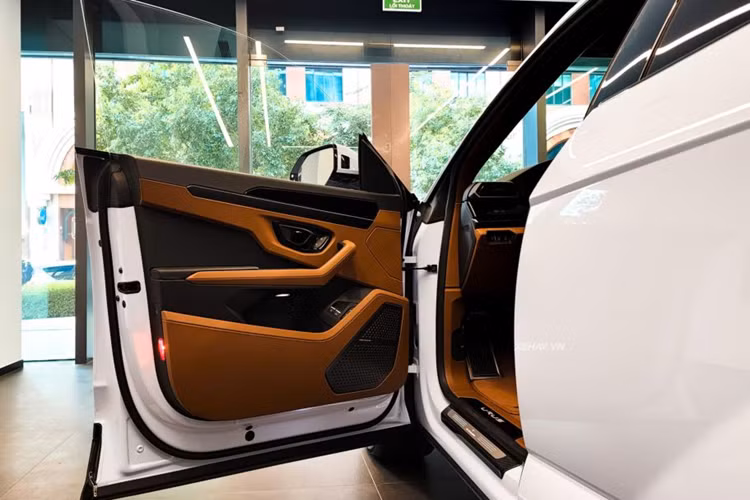 Cận cảnh siêu SUV Lamborghini Urus SE giá 15,6 tỷ tại Việt Nam - Hình 4 Can canh sieu SUV Lamborghini Urus SE gia 15,6 ty tai Viet Nam-Hinh-4