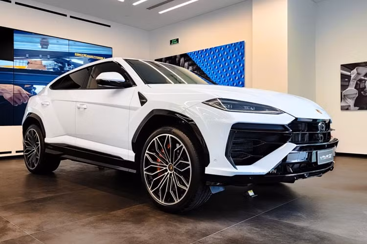 Cận cảnh siêu SUV Lamborghini Urus SE giá 15,6 tỷ tại Việt Nam Can canh sieu SUV Lamborghini Urus SE gia 15,6 ty tai Viet Nam