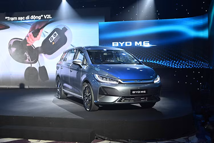 BYD M6 giá 756 triệu tại Việt Nam, đối thủ Toyota Innova Cross - Hình 13 BYD M6 gia 756 trieu tai Viet Nam, doi thu Toyota Innova Cross-Hinh-13