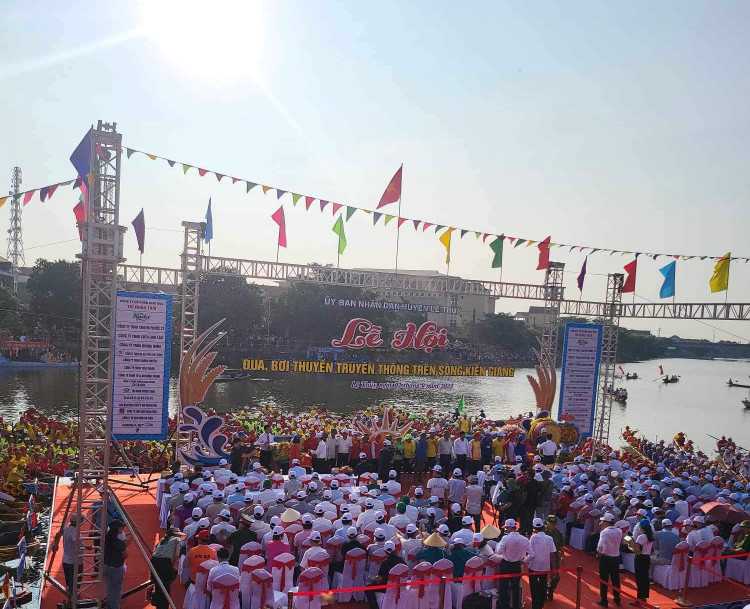 Quang Binh: Day song le hoi dua thuyen mung Tet Doc lap 2/9-Hinh-3