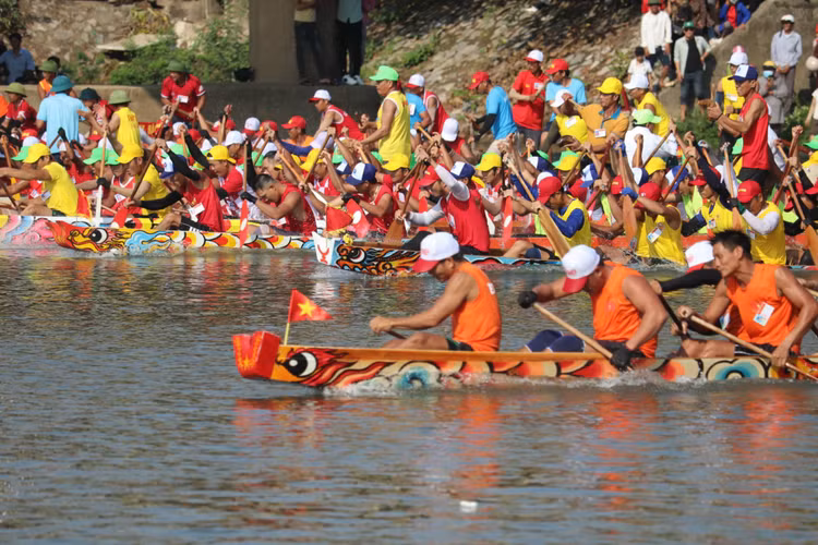 Quang Binh: Day song le hoi dua thuyen mung Tet Doc lap 2/9-Hinh-10